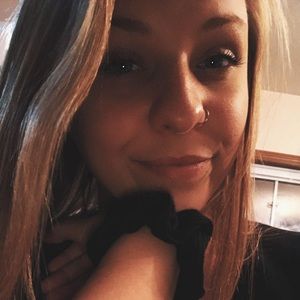 Meet your Posher, Courtney